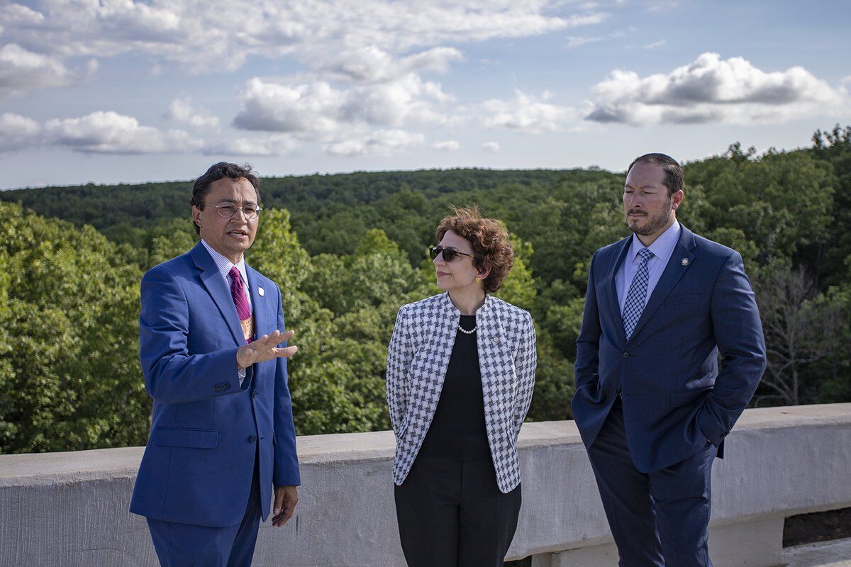 Transportation leader tours CN Rocky Top project